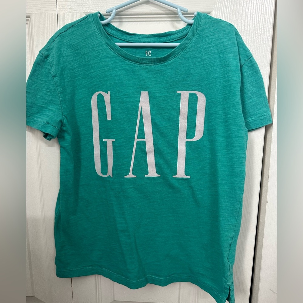 GAP Kids tshirt in size L